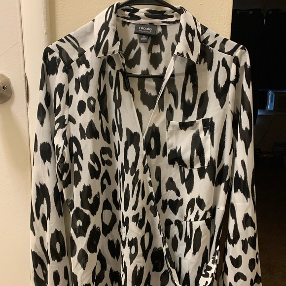 Beautiful top - Picture 1 of 1